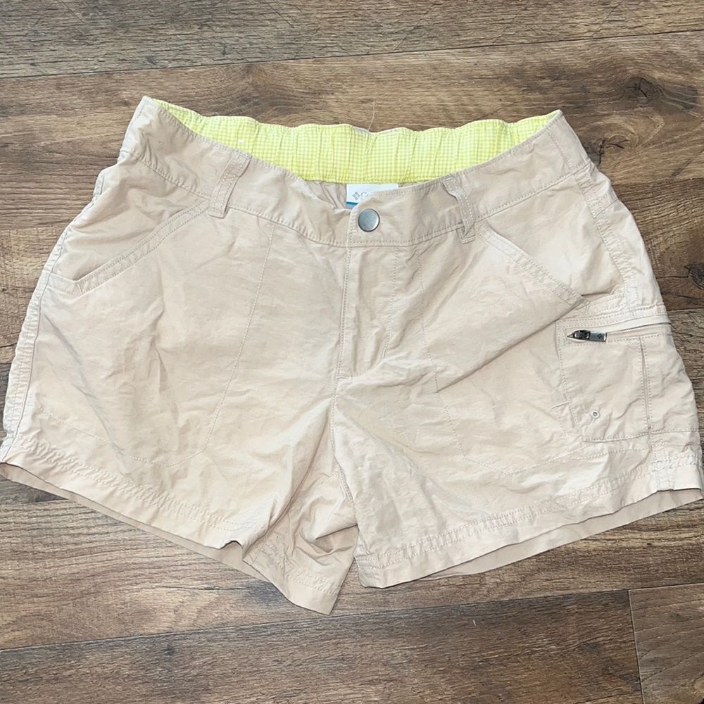 Columbia khaki shorts size 4